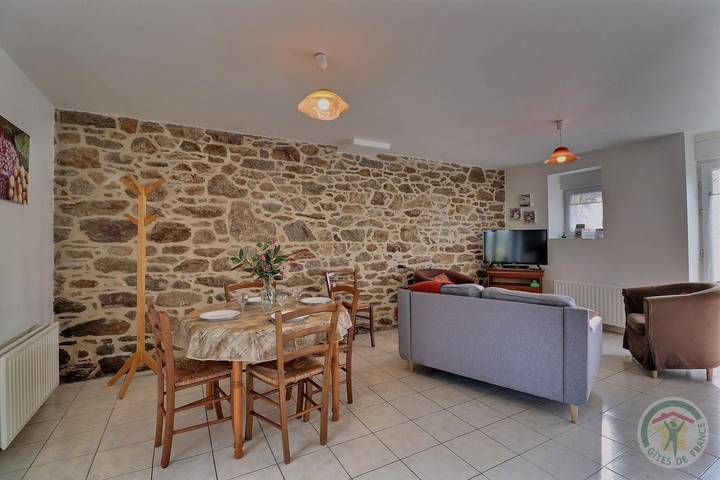 Gîte pour 4 personnes, avec jardin ainsi que jacuzzi et terrasse, animaux acceptés à Saint-Méloir-des-Ondes - 2