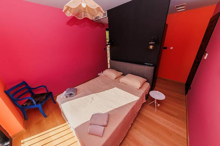 Large villa, stunning view, walking distance down town Trogir, 20 person+ event in Trogir, Ciovo