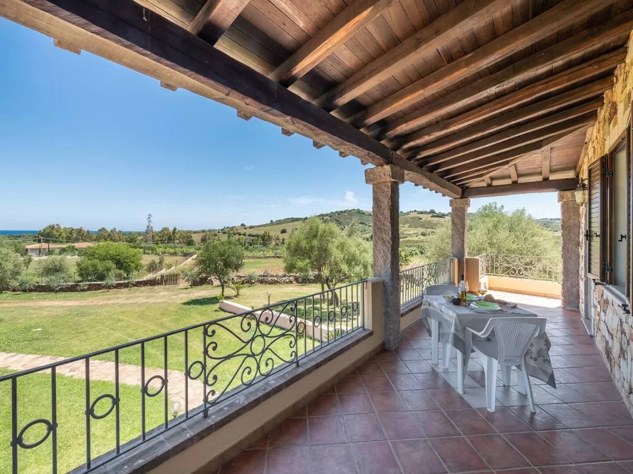 Entire apartment, Relaxing holiday home near La Caletta beaches in Iscra E Voes, Nuoro Province
