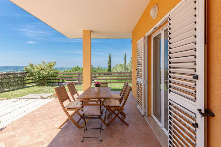 Ferienwohnung für 6 Personen, mit Meerblick und Terrasse, kinderfreundlich in Koper