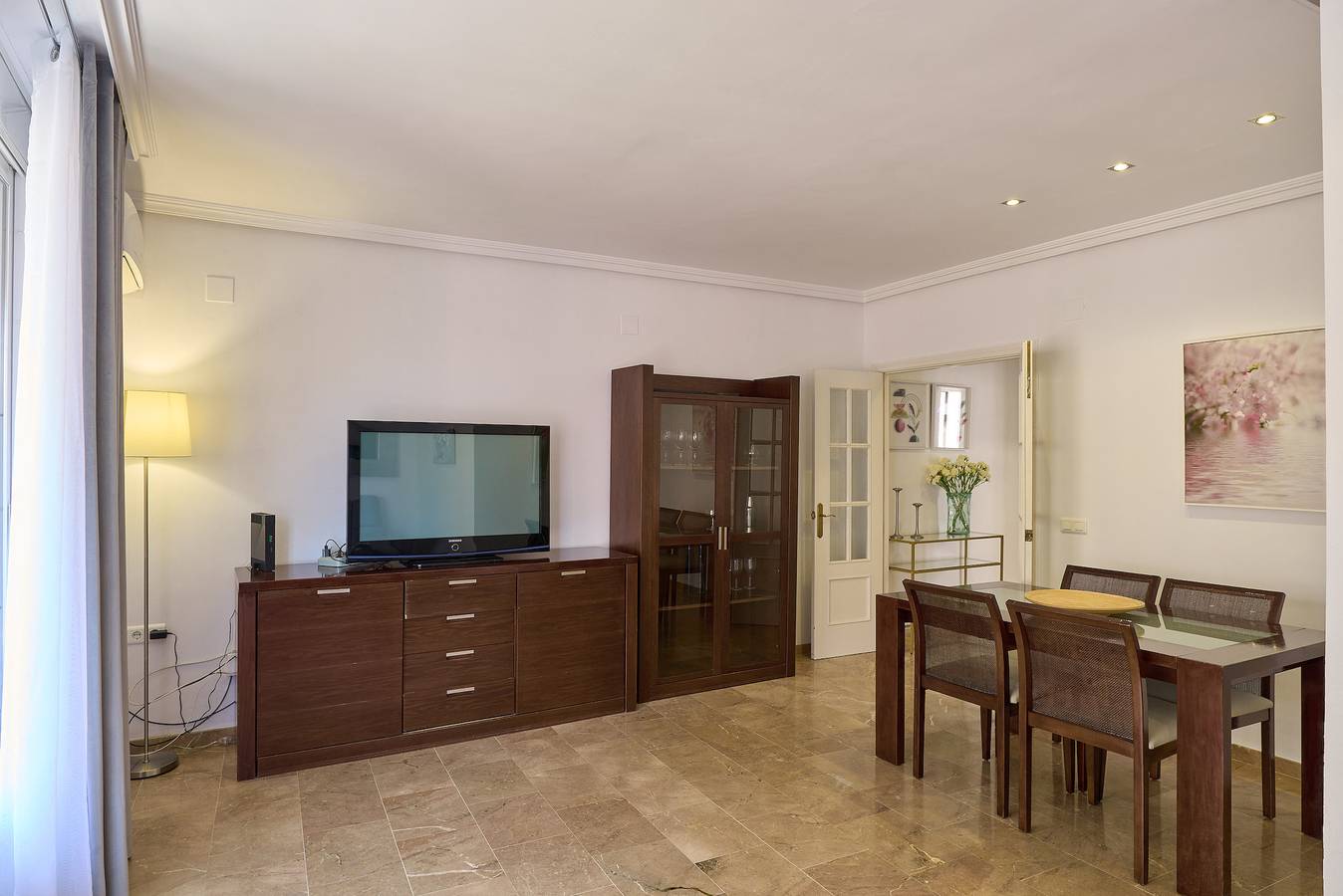 Apartamento entero, Apartamento '5 Caballeros' con balcón, Wi-Fi y aire acondicionado in Puente Genil, Provincia de Córdoba
