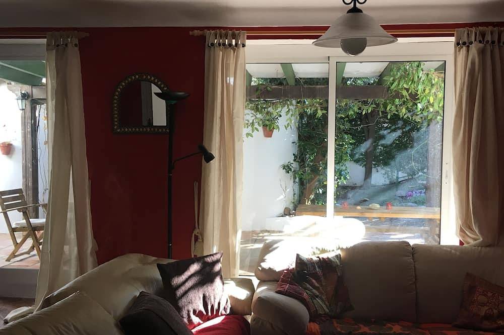 Rustic beach side villa within a walled garden set in a bay 13km from Tarifa. in Playa de Getares, Algeciras