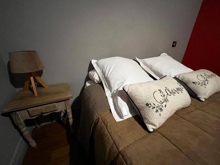 Hôtel pour 13 personnes, avec terrasse, animaux acceptés à Chabanais