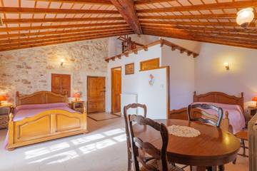 Chambre D’hôte pour 4 Personnes dans La Garde-Adhémar, Région de nyons, Photo 1