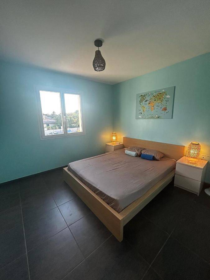 Gîte pour 2 personnes, avec terrasse dans Janneyrias