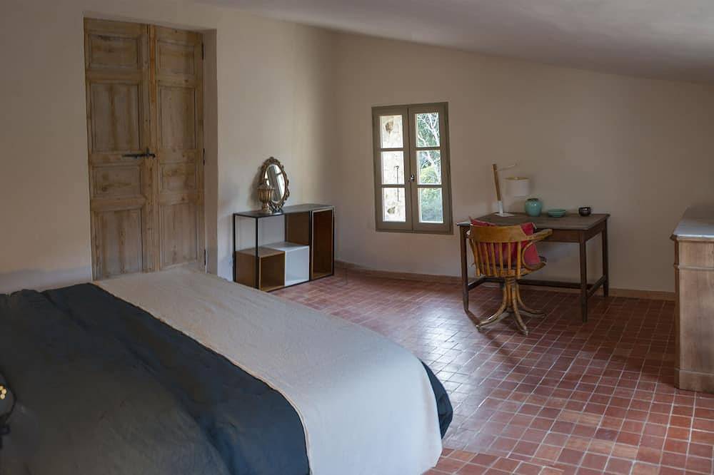 Terrace apartment at the foot of the Luberon hills in Lourmarin in Lourmarin, Regionaler Naturpark Luberon