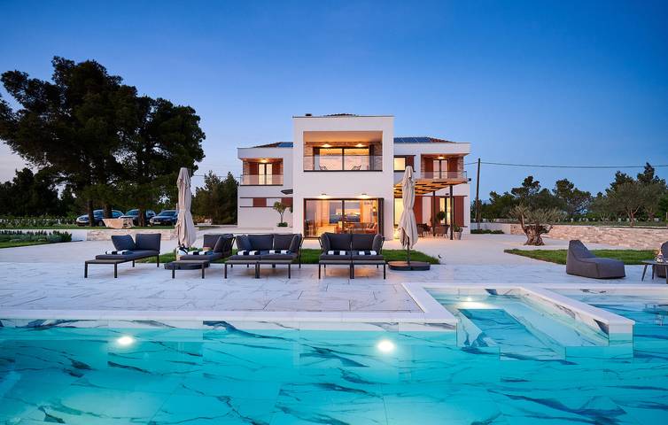 Modernes Apartment mit Pool, Terrasse und WLAN in der Nähe des Visovačko-Sees in Skradin, Šibenik-Knin