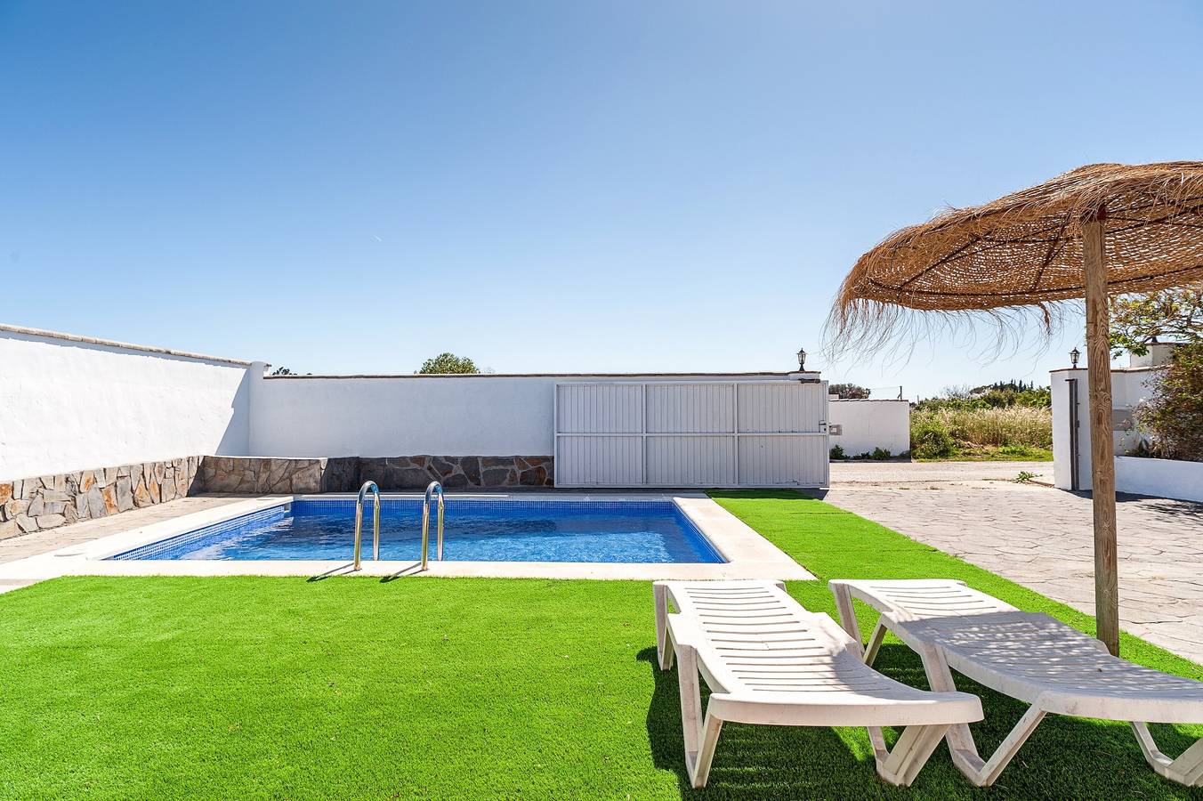 Casa de vacaciones "Palillero" para familias, cerca de la playa con piscina y aire acondicionado in Fuente del Gallo, Conil de la Frontera
