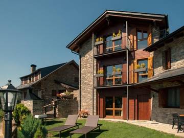 Casa de huéspedes para 10 personas, con balcón y jardín en Pallars Sobirà