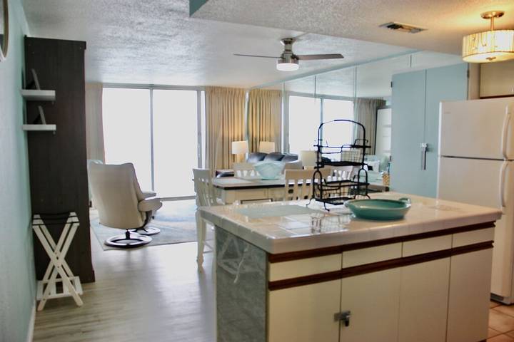 Vacation rental for 6 people, with pool and balcony as well as hot tub in Garden City (SC)