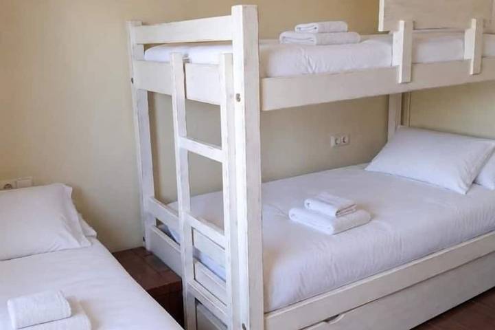 Appartement entier, Appartement 3 ch. avec cheminée, piscine, terrasse et Wi-Fi in Puigcerdà, Cerdanya