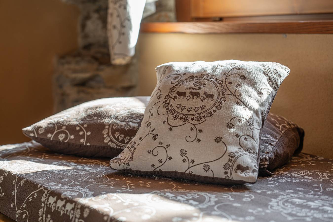 Chalet 'Civico 9' with Mountain View, Shared Garden and Wi-Fi in Marmora, Cuneo Province