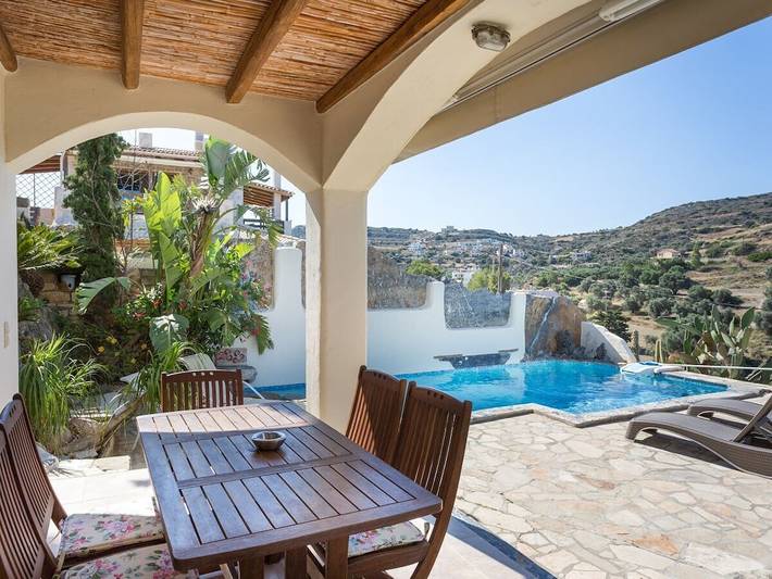 Ferienhaus für 5 Personen, mit Balkon und Terrasse sowie Garten und Pool in Pitsidia