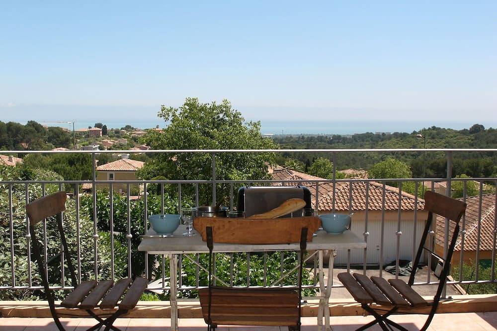 Appartement entier, Appartement 2 pièces + Terrasse avec vue mer panoramique sur la Baie des Anges in Biot, Côte méditerranéenne (France)
