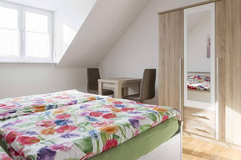 Ganze Wohnung, Großräumige  Wohnung mit Balkon und Aufzug mit Bergblick in Andechs, Ammersee