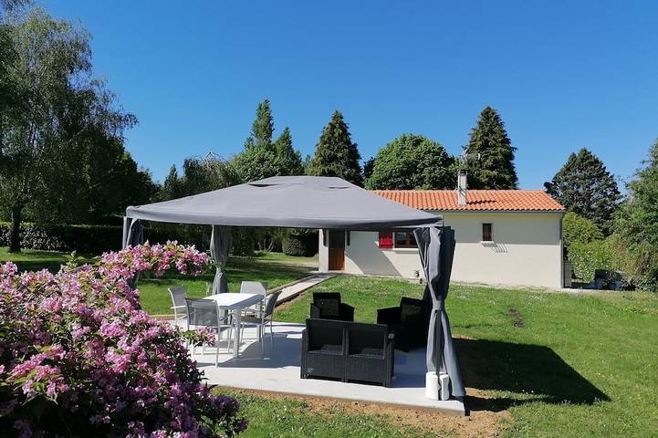 Gîte pour 4 personnes, avec Jardin à Montembœuf