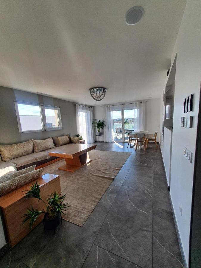 Location de vacances pour 8 personnes, avec piscine ainsi que vue et jardin, adapté aux familles à Juvignac - 3