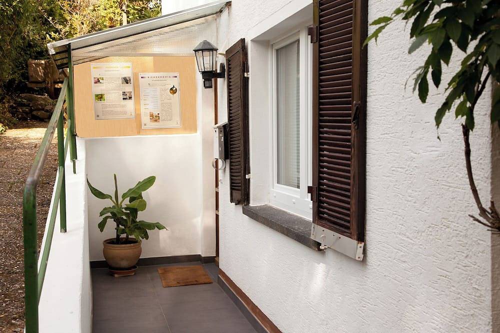 Ganze Wohnung, Ferienwohnung 'Haus Zur Bienenweide' mit Gemeinschaftsterrasse, Balkon und Wi-Fi in Schömberg, Nordschwarzwald