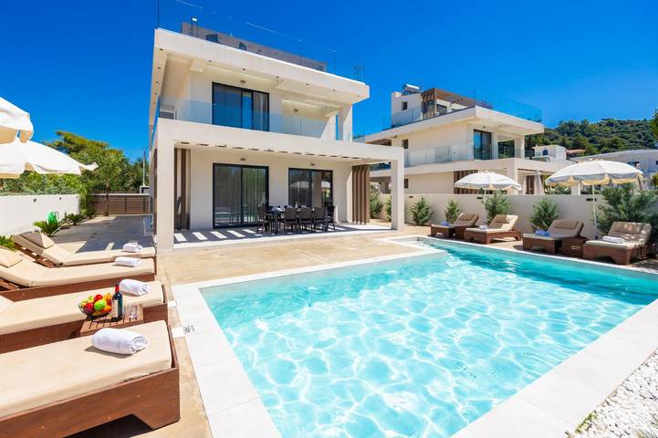 Villa for 8 people, with Terrace and Garden in Laganas