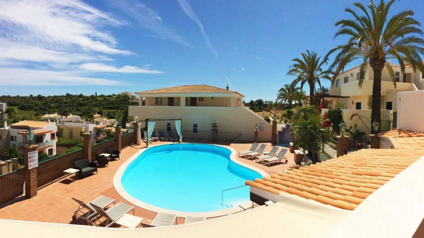 Vakantieappartement voor 4 personen, with Uitzicht op zee and Terras as well as Zwembad in Ferragudo