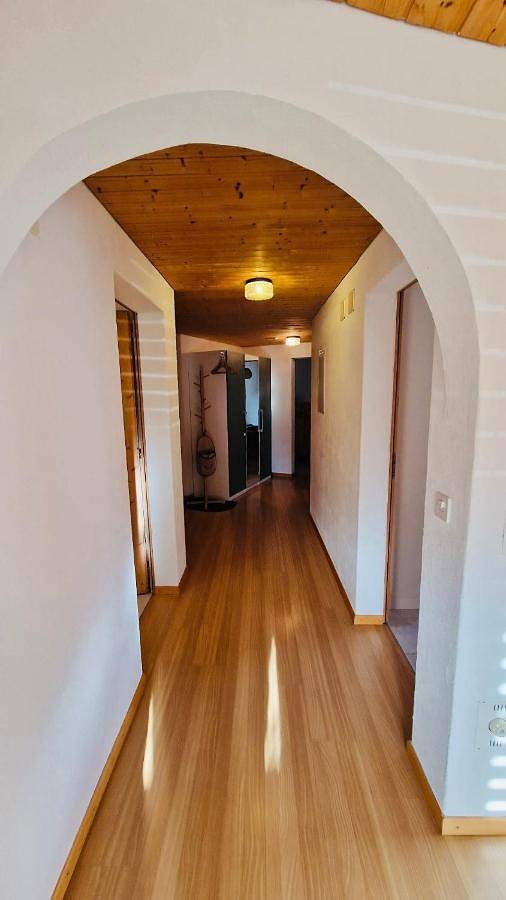 Ganze Wohnung, Three-Bedroom Apartment in Lumnezia, Alpenarena