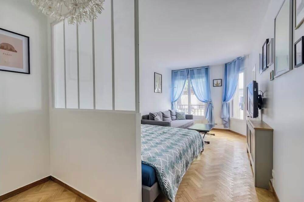 Entire apartment, Near Paris for 4 people + Parking in Issy-les-Moulineaux, Hauts-de-Seine