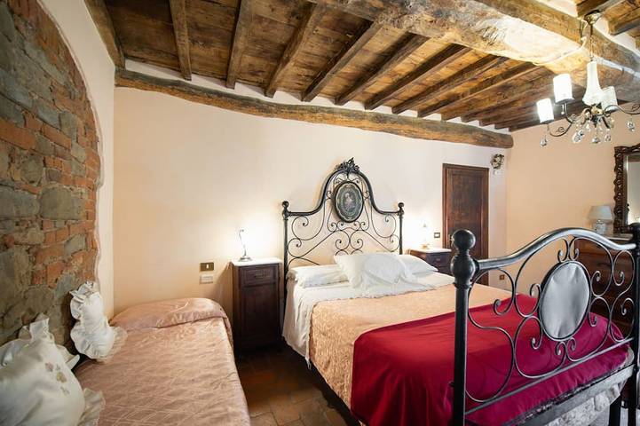 Location de vacances pour 12 personnes, avec jardin et piscine à Loro Ciuffenna - 4