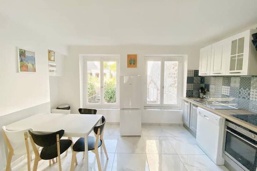 Entire apartment, 022 Chic & Cosy Grand Appart Duplex 92m2 Jardin Wifi Smart Tv Netflix in Saint-Étienne, Loire