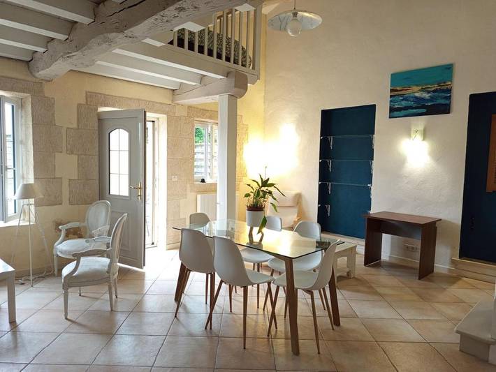 Location de vacances pour 6 personnes, avec vue ainsi que jardin et terrasse dans Semens