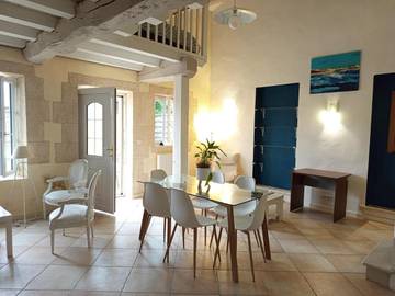 Gîte pour 6 personnes, avec terrasse ainsi que vue et jardin dans Semens