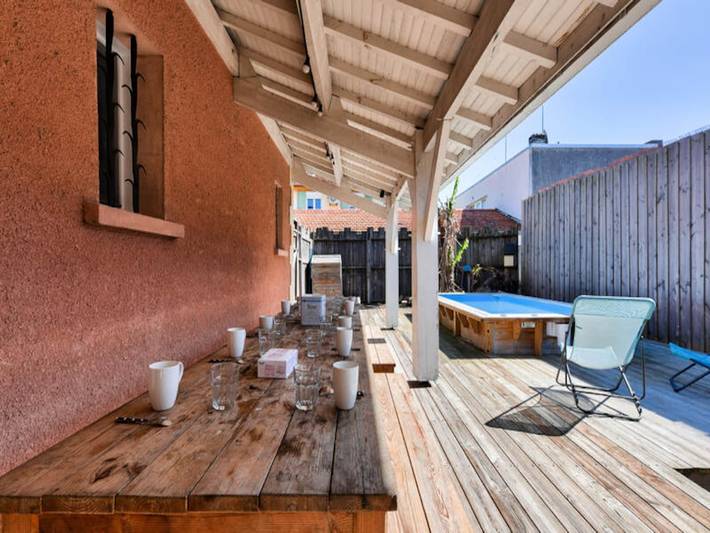 Location de vacances pour 10 personnes, avec jardin et piscine à Arès