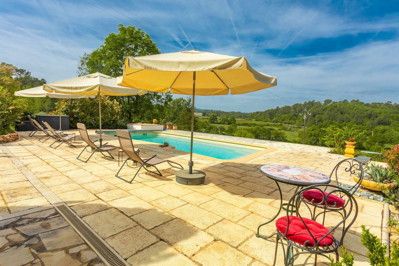 Casa vacacional «Le Mas» con piscina compartida, Wi-Fi y aire acondicionado in Bras, Región Brignoles