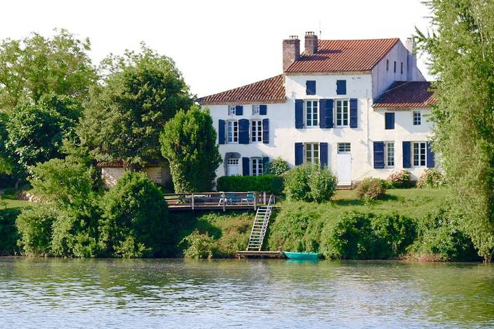 Gîte pour 6 personnes, avec Terrasse ainsi que Jardin et Piscine à Clairac (Lot-et-Garonne)