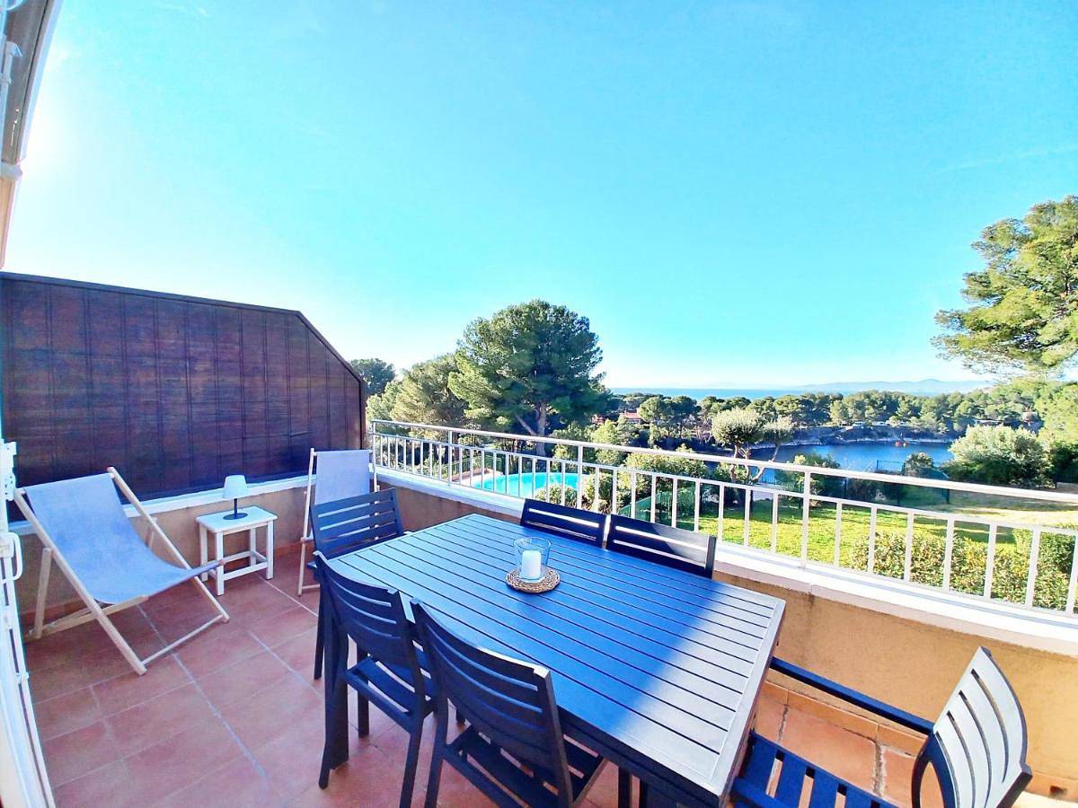 Geheel appartement, "Le beau rivage" T3 Vue mer, piscine, lac & forêt in Le Dramont, Saint-Raphaël