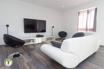 Gîte pour 8 personnes, avec terrasse dans Serpaize