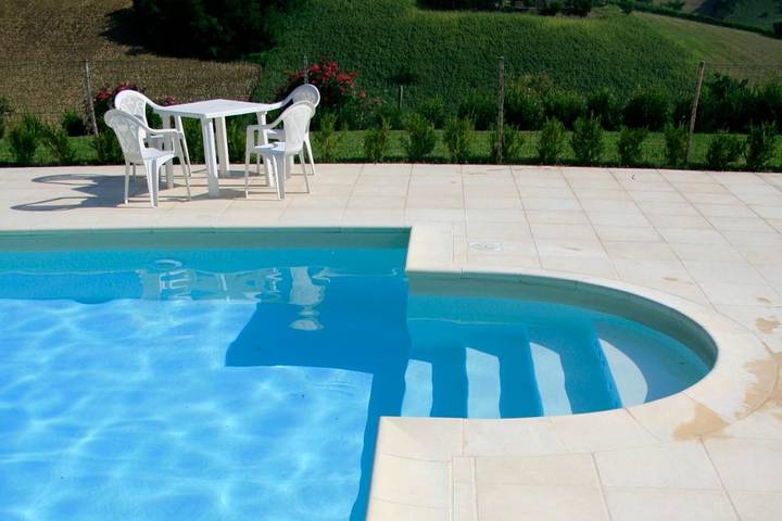 Agriturismo, con Terrazza e Giardino nonché Piscina e Panorama a Montegiorgio