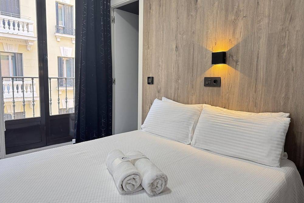 Sunny Double Room with Bathroom Gran Via | 032 in Centro (Madrid), Madrid