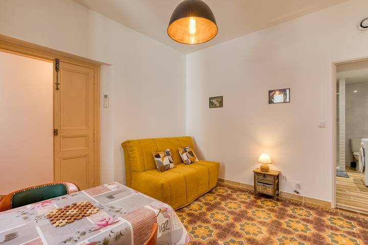Estudio entero, Estudio «A La Bonne Franck'ette» con terraza privada, Wi-Fi y aire acondicionado in Aspiran, Región de Lodève