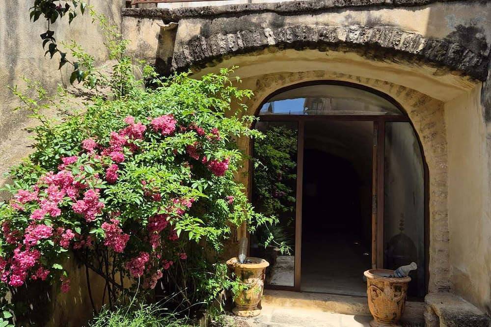 Mas de Charme near the Pont du Gard in Vers-Pont-du-Gard, Region de Nimes
