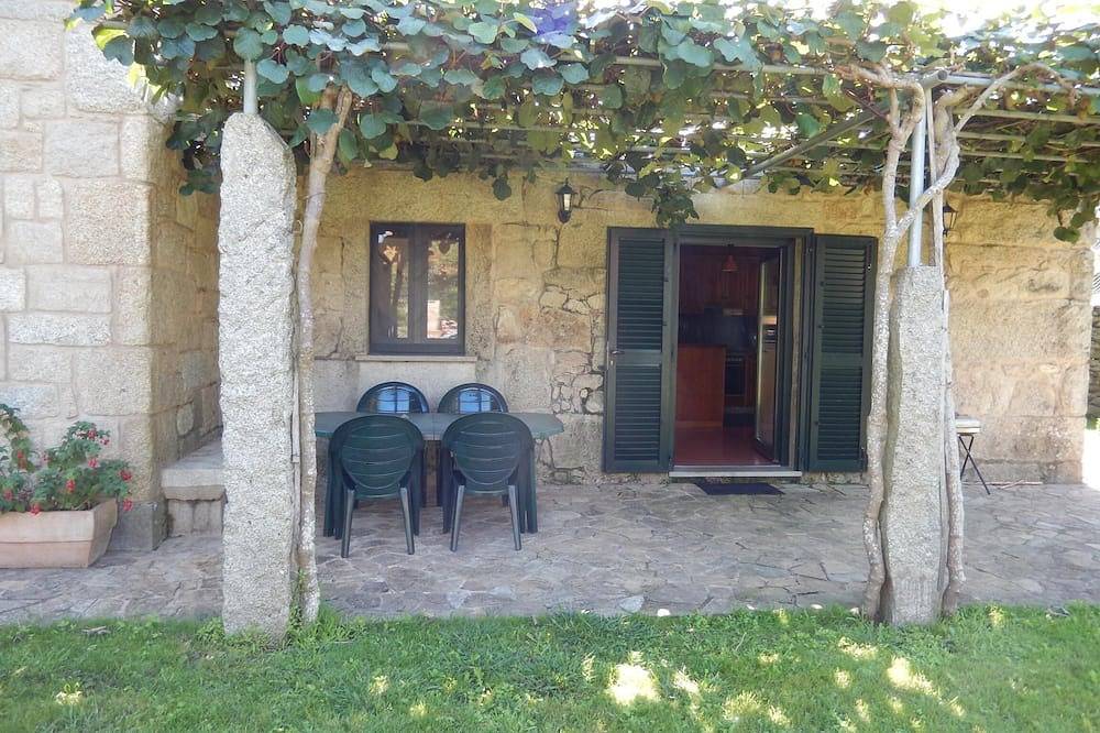 Porto Do Son: Old country hause, refurbished with a 1.500 garden in Porto do Son, Rías Baixas