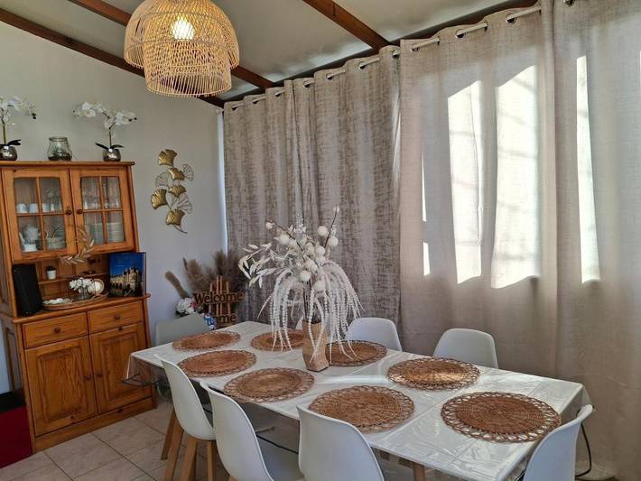 Location de vacances pour 12 personnes, avec piscine et jardin, animaux acceptés à Saint-Cyran-du-Jambot - 2