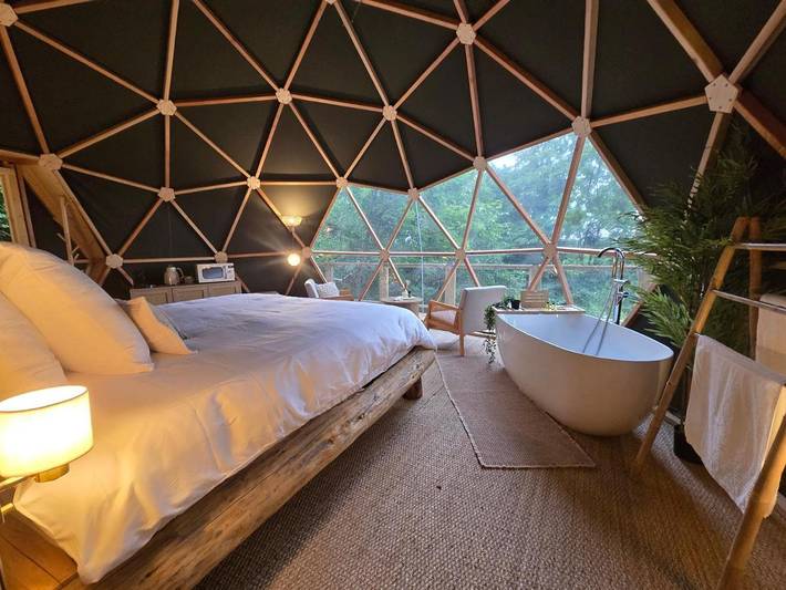 Tente pour 2 personnes, avec Jacuzzi ainsi que Terrasse et Vue