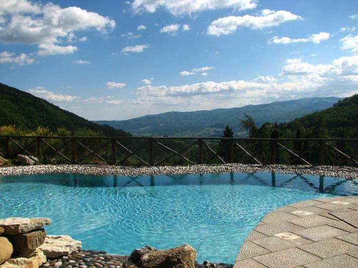 Agriturismo per 2 persone, con Terrazza e Giardino nonché Piscina e Panorama a Poppi
