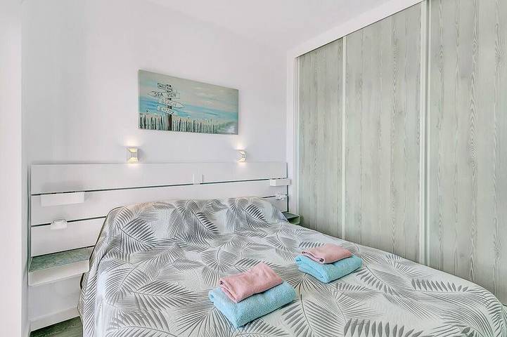 Entire apartment, J95 Cabopino in Playa Cabopino, Marbella