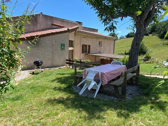 Location de vacances pour 8 personnes, avec bassin pour enfant et jardin ainsi que piscine et vue à Saint-Barthélemy-le-Plain - 4