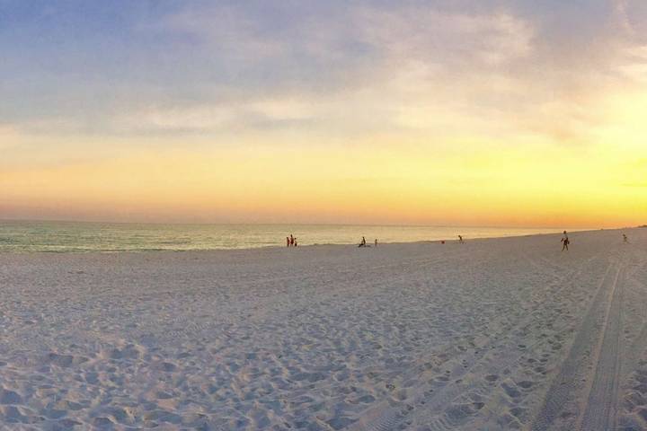 Beach rental for 8 people, with pool and balcony in Pensacola Beach