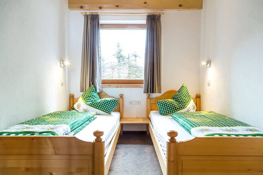 Traumhafte Chalets am Waldrand mit eigener Infrarotkabine. Nähe Skipiste in Biberwier, Außerfern