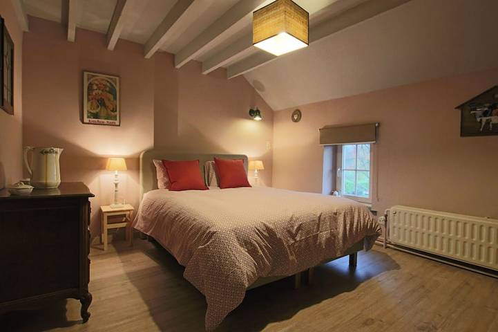 Gîte pour 14 personnes, avec jardin ainsi que terrasse et sauna à Mettet - 4