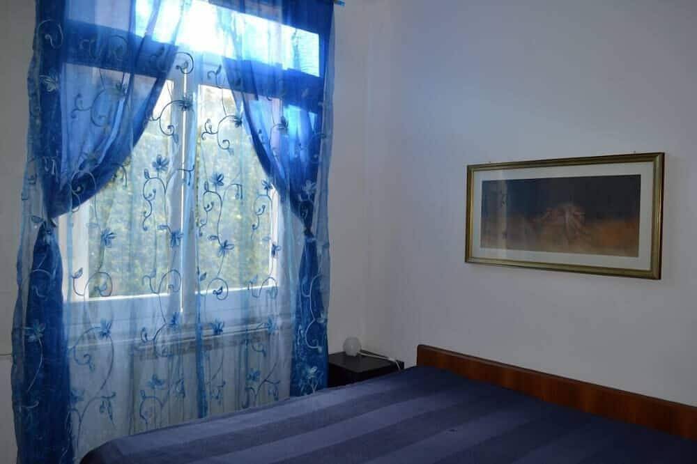 Apartamento entero, Tranquila casa rodeada de vegetación a pocos pasos del mar. Impresionante Vista. Estacionamiento privado in Sestri Levante (City), Sestri Levante