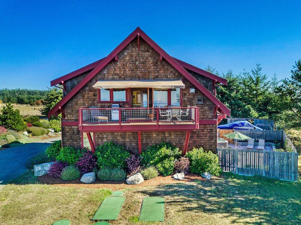 Neuer Heißer Tub !! Wunderschönes Zuhause mit Wasserblick! (Water View Place) in San Juan Island